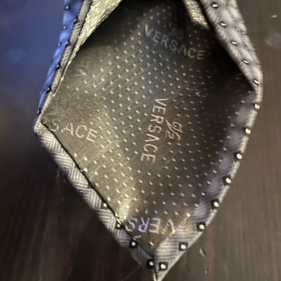 Gianni Versace V2 100% silk tie - Picture 5 of 9